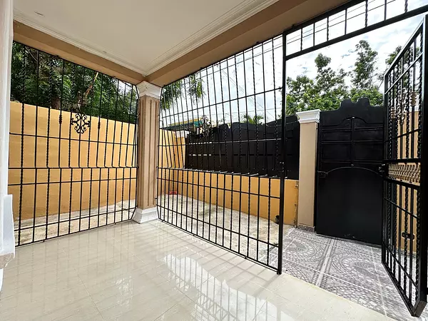casas - Casa de 2 niveles con mucho patio, Prado Oriental 11