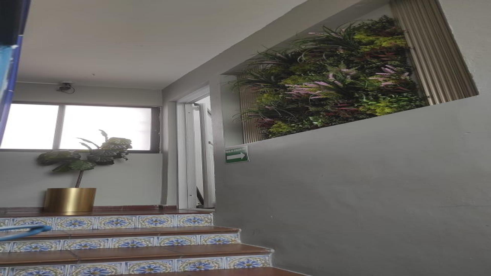 oficinas y locales comerciales - OFICINA OPORTUNIDAD DE 130 mts, excelente distribución, parqueos varios 2