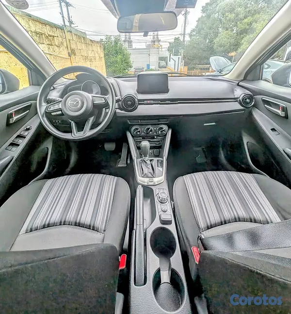 carros - Mazda Demio 2020 7