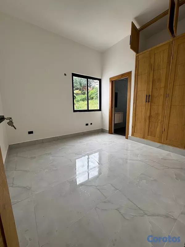 casas - vendo casa Arroyo hondo espectacular 4 habitaciones con baño 7 parqueos  2