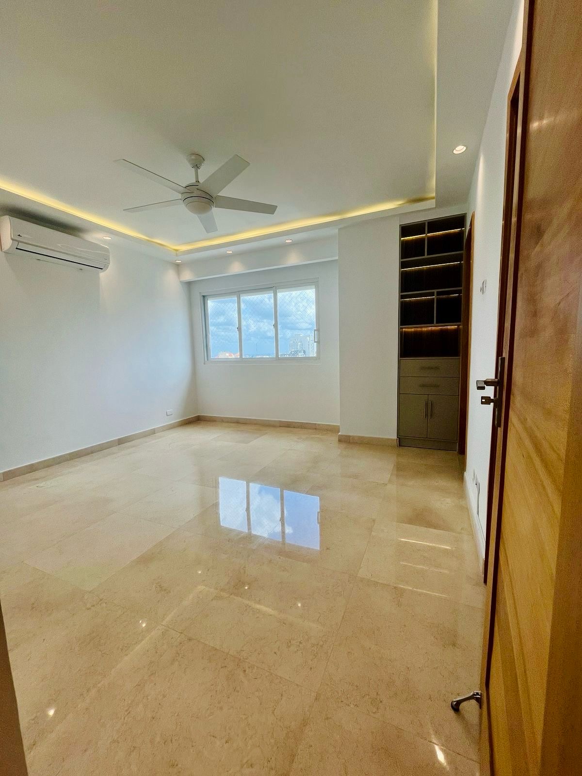 apartamentos - Alquiló piantini precio US$1,750  Piso 15, 160 MT2 4