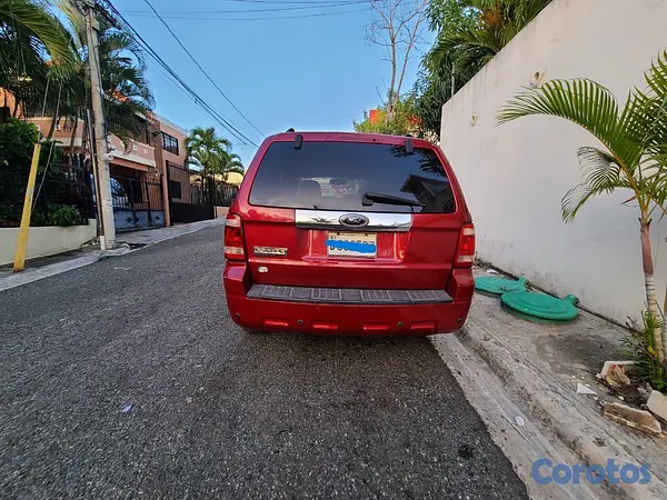 jeepetas y camionetas -  Ford Escape automática 4x4, motor V6. 3