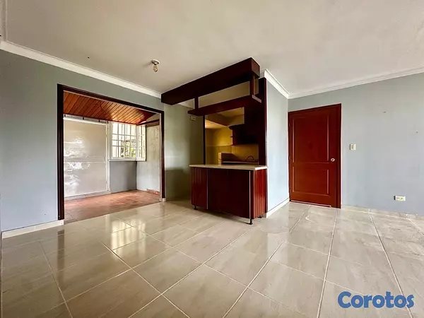 apartamentos - venta de apartamento primer piso con 2 parqueos próximo a la avenida ecología  8