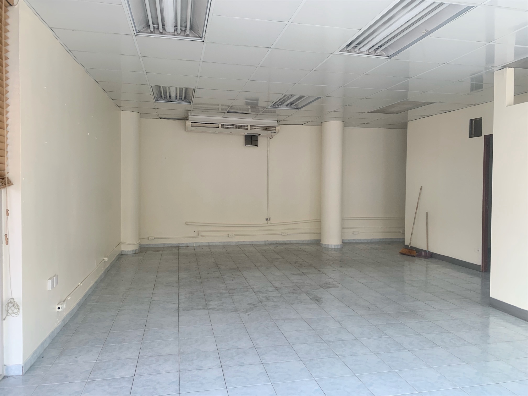 oficinas y locales comerciales - Local céntrico en Naco 4