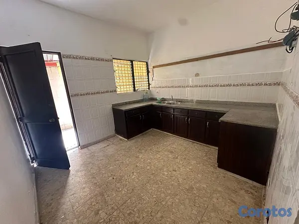 casas - Vendo Casa de 3 niveles en La Castellana, 4 HABS., 350 Mts.2 de OPORTUNIDAD 7