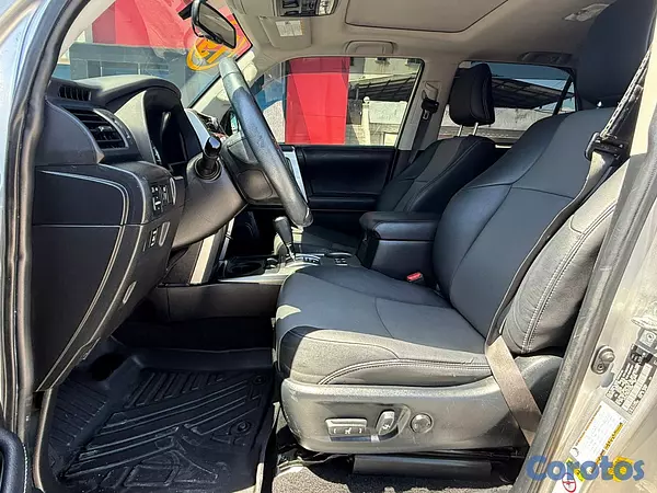jeepetas y camionetas -  Toyota 4 Runner Limited 2019 8