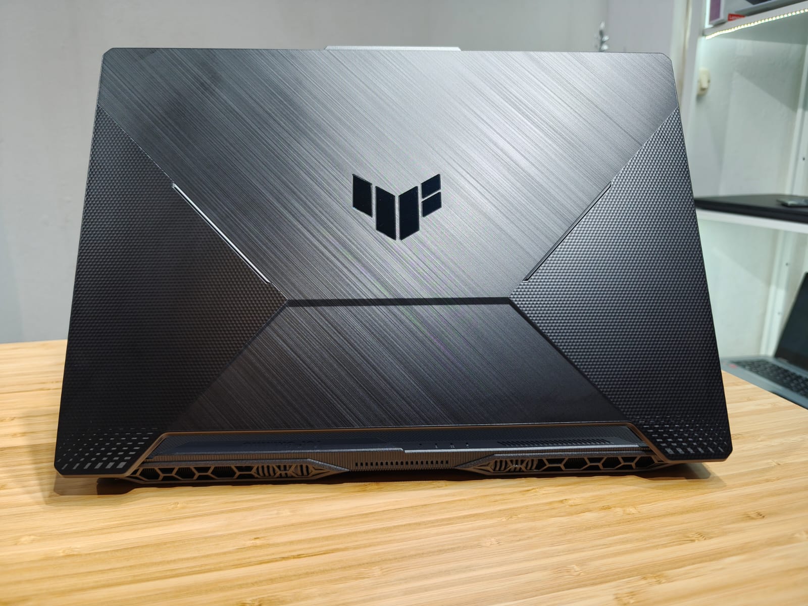 computadoras y laptops - ASUS 15.6" 144HZ, Ryzen 7 7435HS RTX3050 16/512GB 5