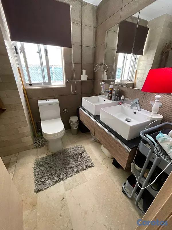 apartamentos - vendo Evaristo Morales piso 4 tres habitaciones con su baño 3 parqueos balcón  14