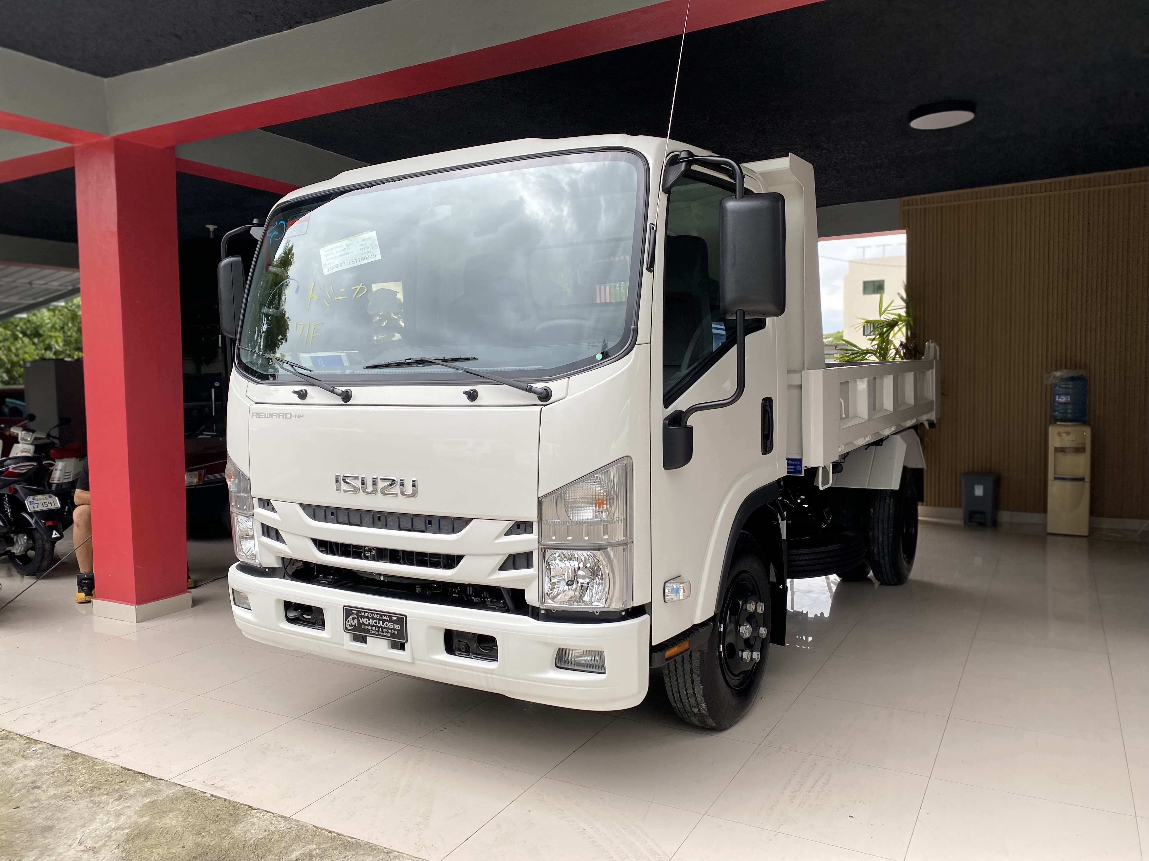 camiones y vehiculos pesados - ISUZU NPR 2025 VOLTEO 0