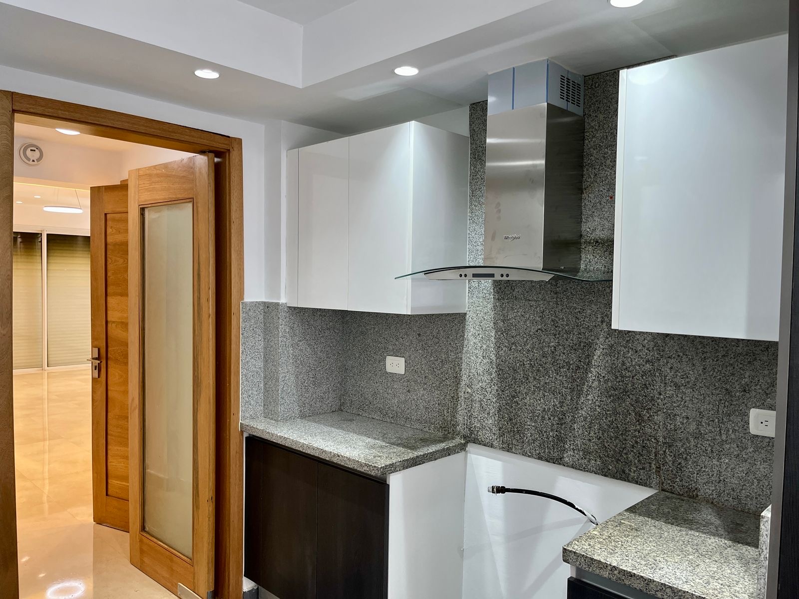 apartamentos - Alquiló piantini precio US$1,750  Piso 15, 160 MT2 5