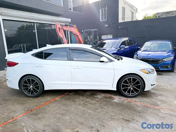 carros - 2017 Hyundai Elantra  3
