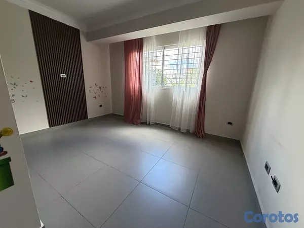 apartamentos - vendo jardines del Sur piso 3 remodelado tres habitaciones 2 baños dos parqueos  10