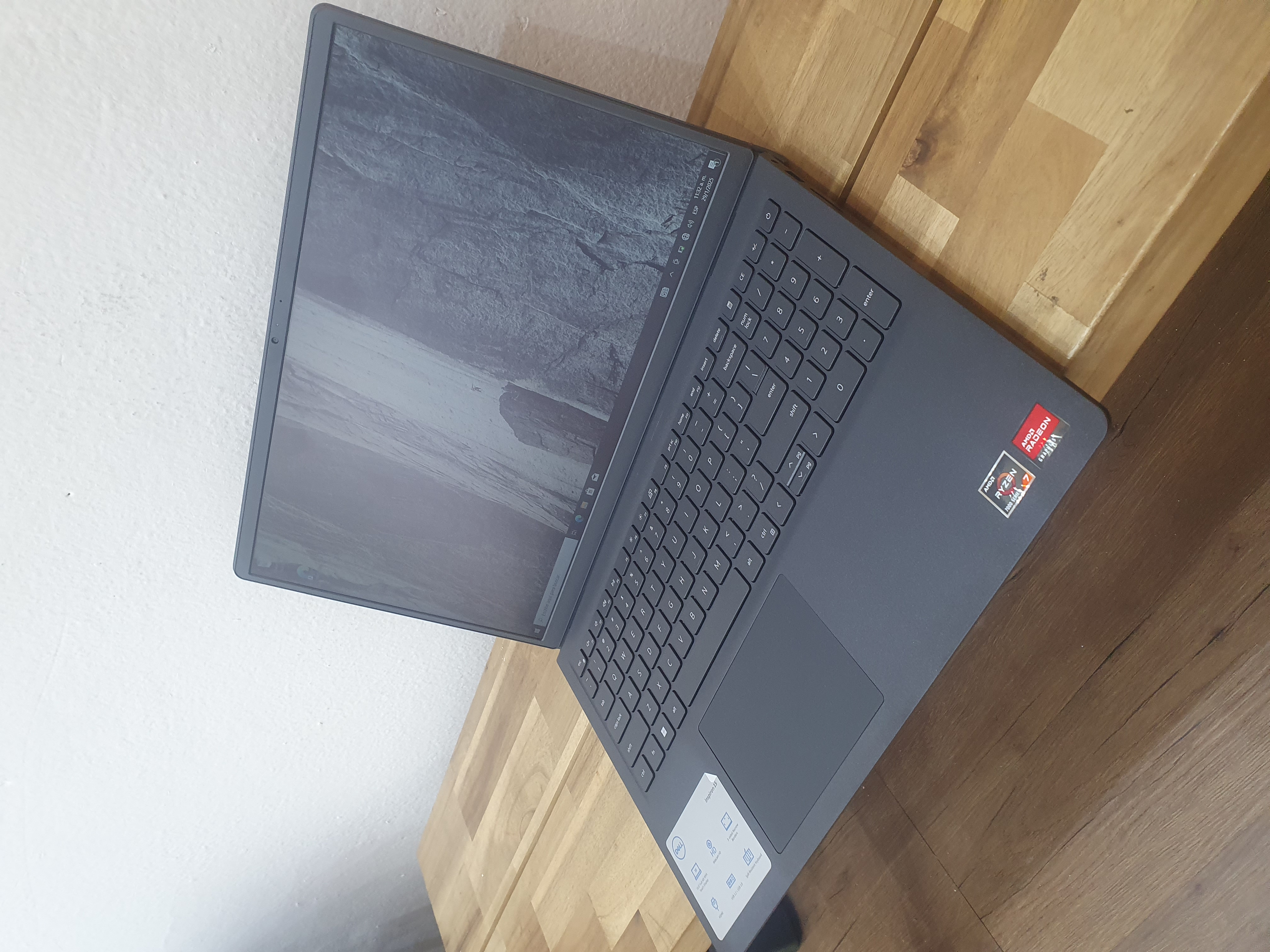 computadoras y laptops - Laptop Dell Inspiron 15, AMD Ryzen 7 7730U, 16GB RAM, 512GB SSD, 15.6" FHD nueva 1
