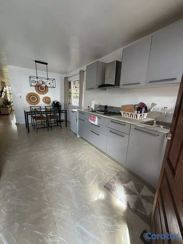 casas - vendo casa duplex dos habitaciones con patio 1.5 baños servicio jardín área comú 3