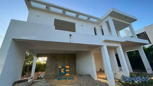 casas - Se venta esta Casa de 2 niveles en construcción en 7