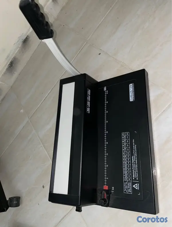 otros electronicos - Se vende plastificadora y encuadernadora  2