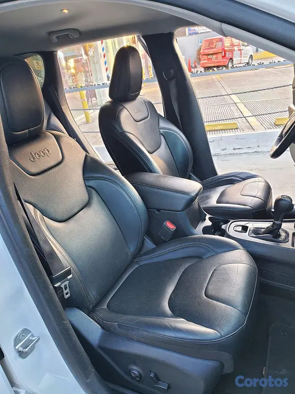 jeepetas y camionetas - Jeep Cherokee Límited 4WD 2019 7