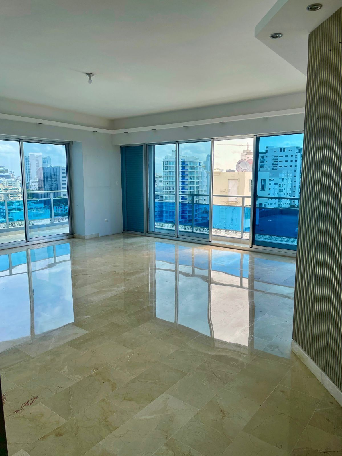 apartamentos - Apartamento en Piantini Piso 10 con vista