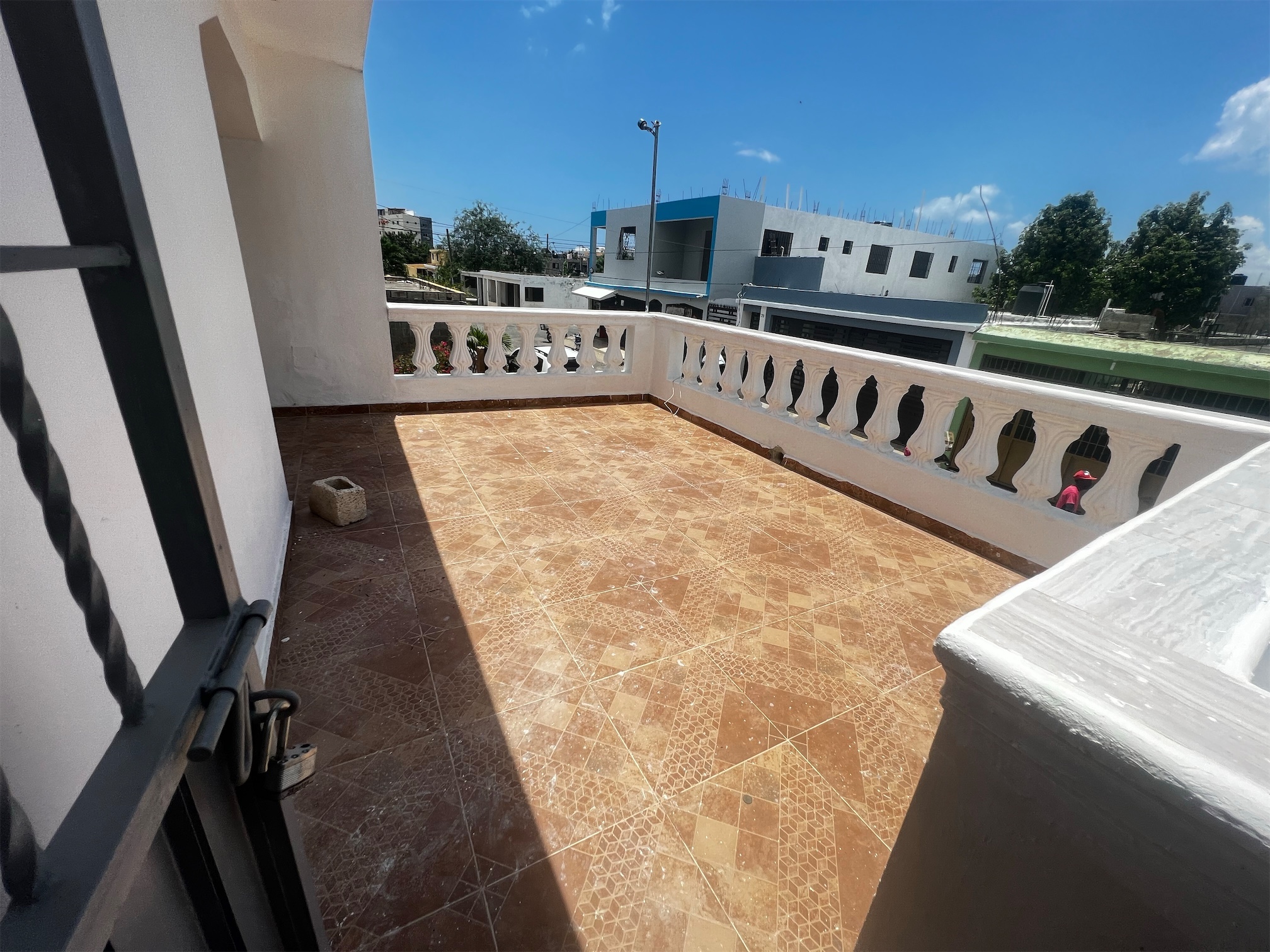 casas - Venta de casa en con amplio patio y terraza autopista de san Isidro  6
