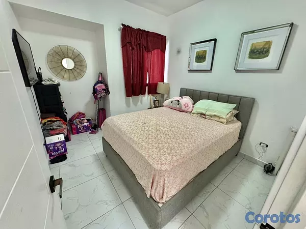 apartamentos - vendo Evaristo Morales tercer nivel tres habitaciones 2.5 baños dos parqueo  7