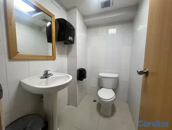 oficinas y locales comerciales - Alquilo Local 128 mts 2 niveles en Piantini 6