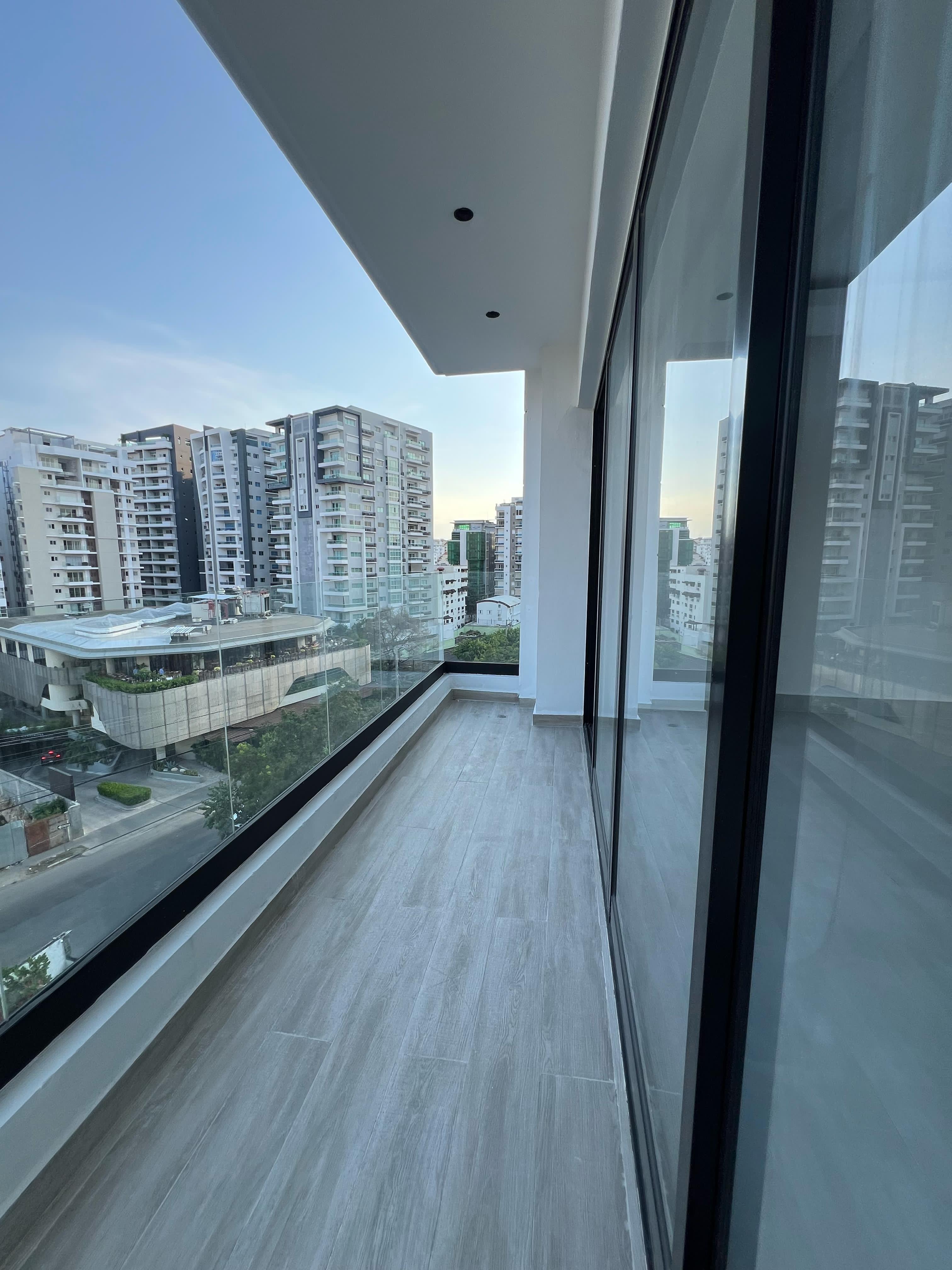 apartamentos - Alquiló naco dos hab 2.5 baños dos parqueos balcón 5