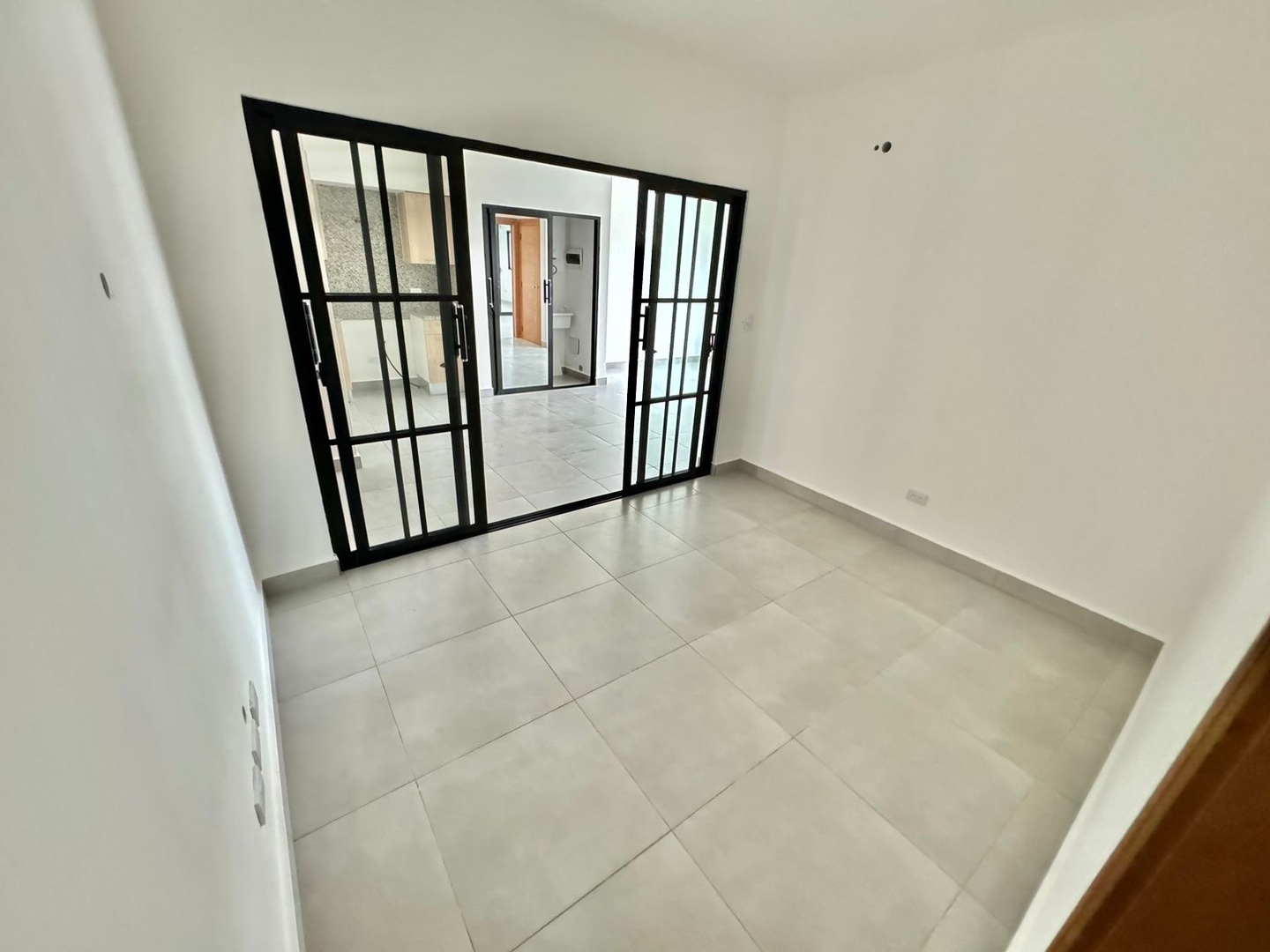 apartamentos - Alquiló Evaristo morales piso 8 dos habitaciones con su baño dos parqueos más es