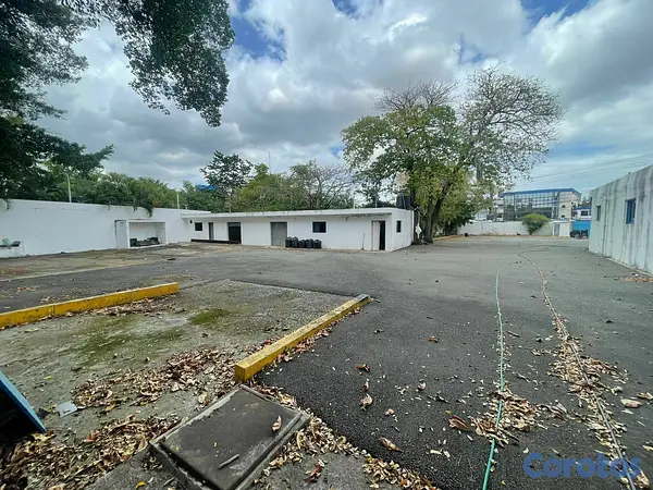 oficinas y locales comerciales - 📍Alquilo amplio Local comercial en Gazcues 2