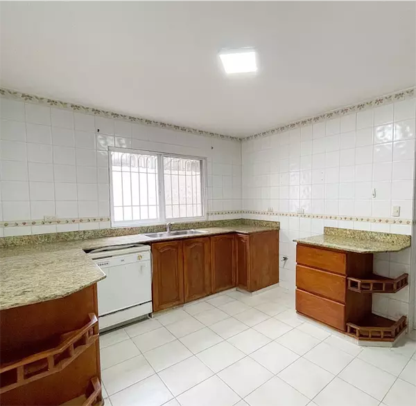 casas - Propiedad comercial en las praderas 4