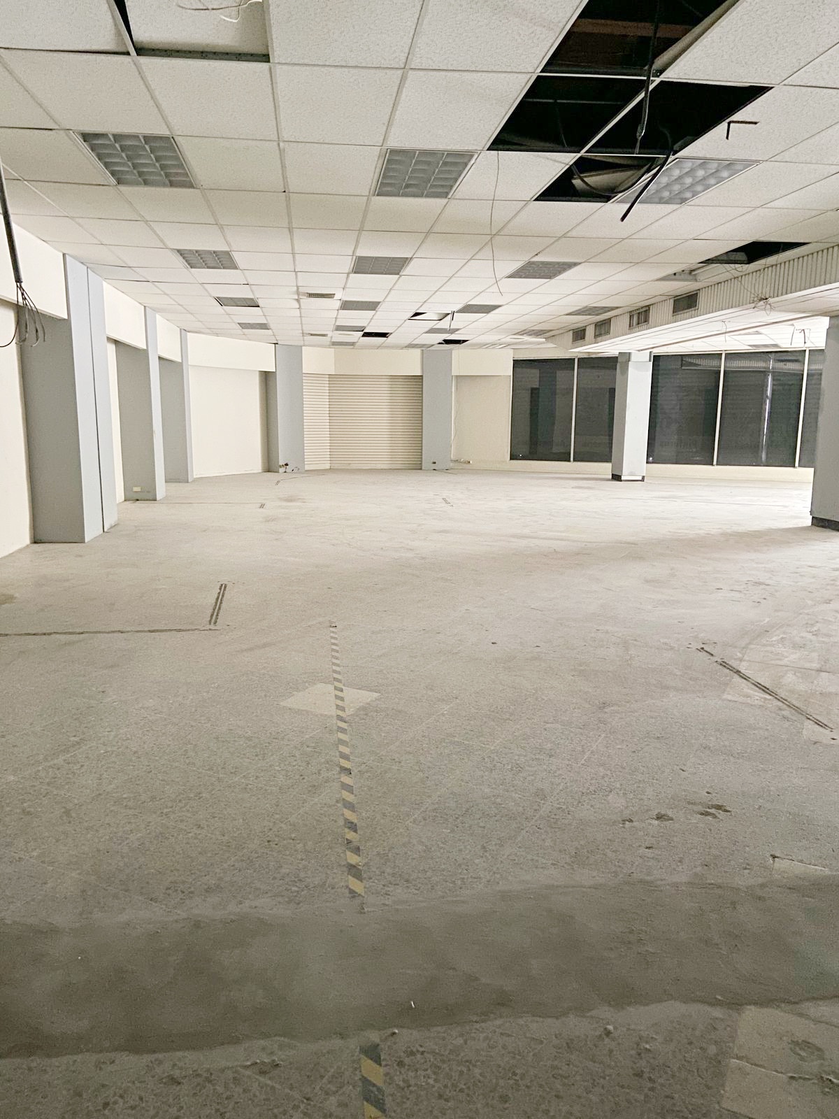 oficinas y locales comerciales - Local esquinero céntrico  1