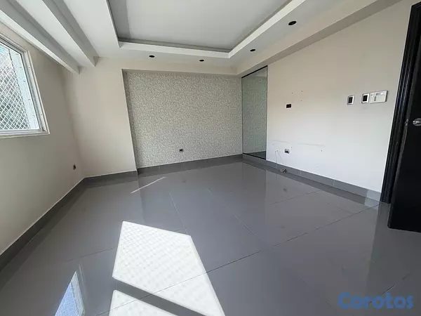 apartamentos - vendo jardines del Sur piso 3 remodelado tres habitaciones 2 baños dos parqueos  11