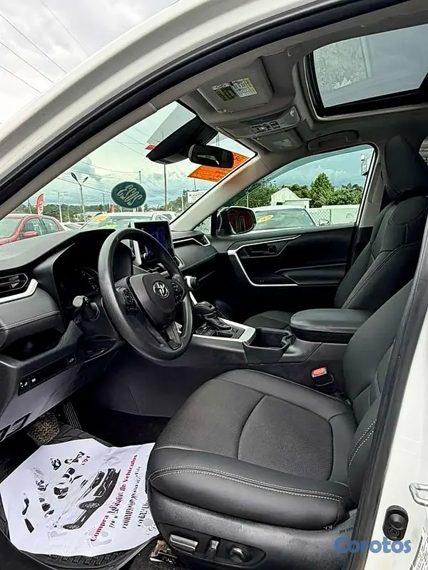 jeepetas y camionetas - Toyota RAV4 XLE Premium 2023 8