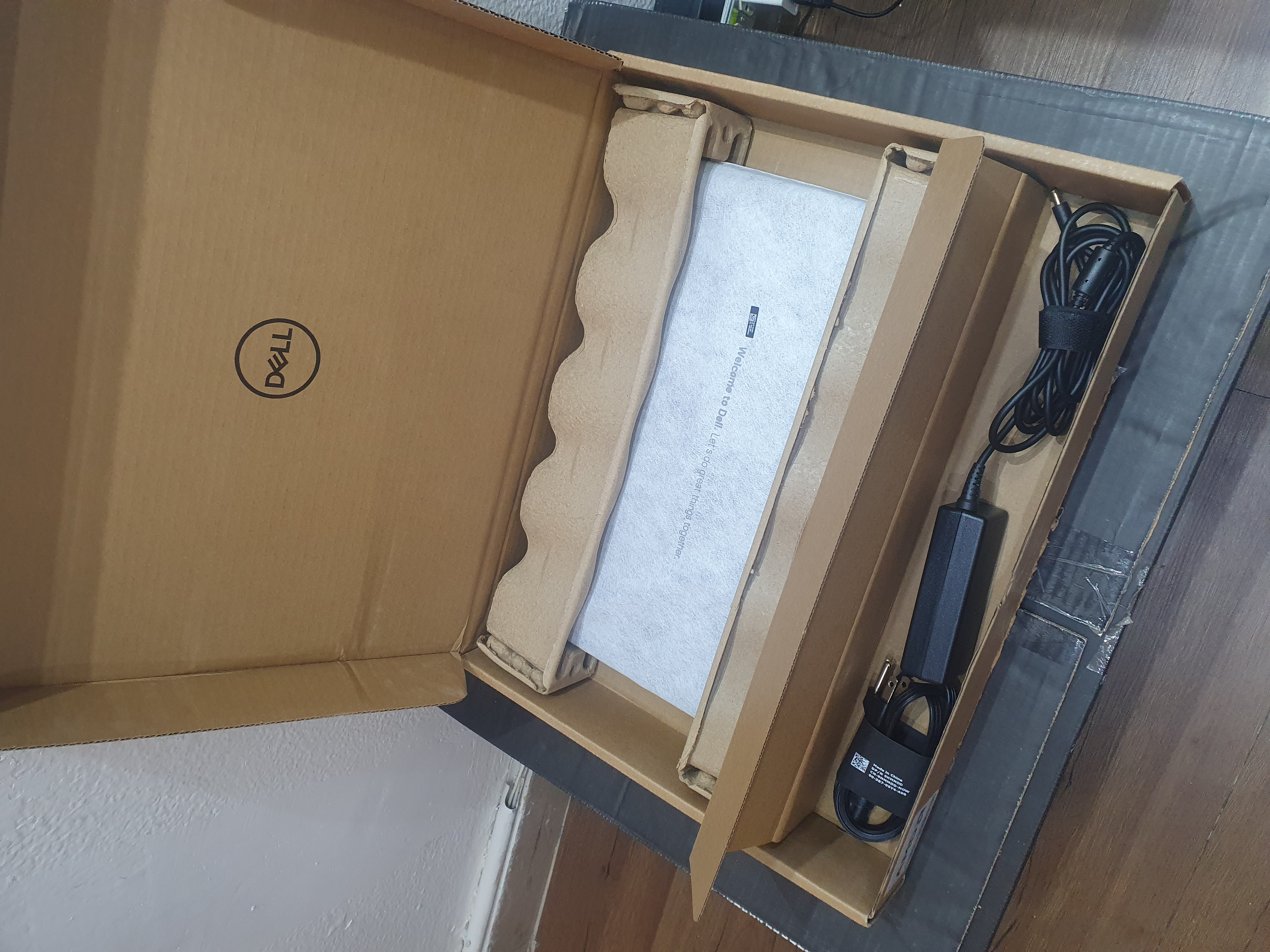 computadoras y laptops - Laptop Dell Inspiron 15, AMD Ryzen 7 7730U, 16GB RAM, 512GB SSD, 15.6" FHD nueva 2