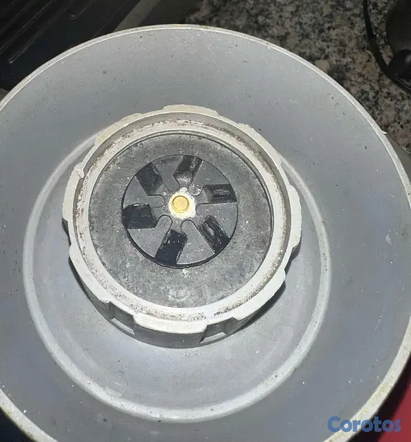 electrodomesticos - LICUADORA USADA  MARCA CUISINART A VECES PRENDE Y SE APAGA  4