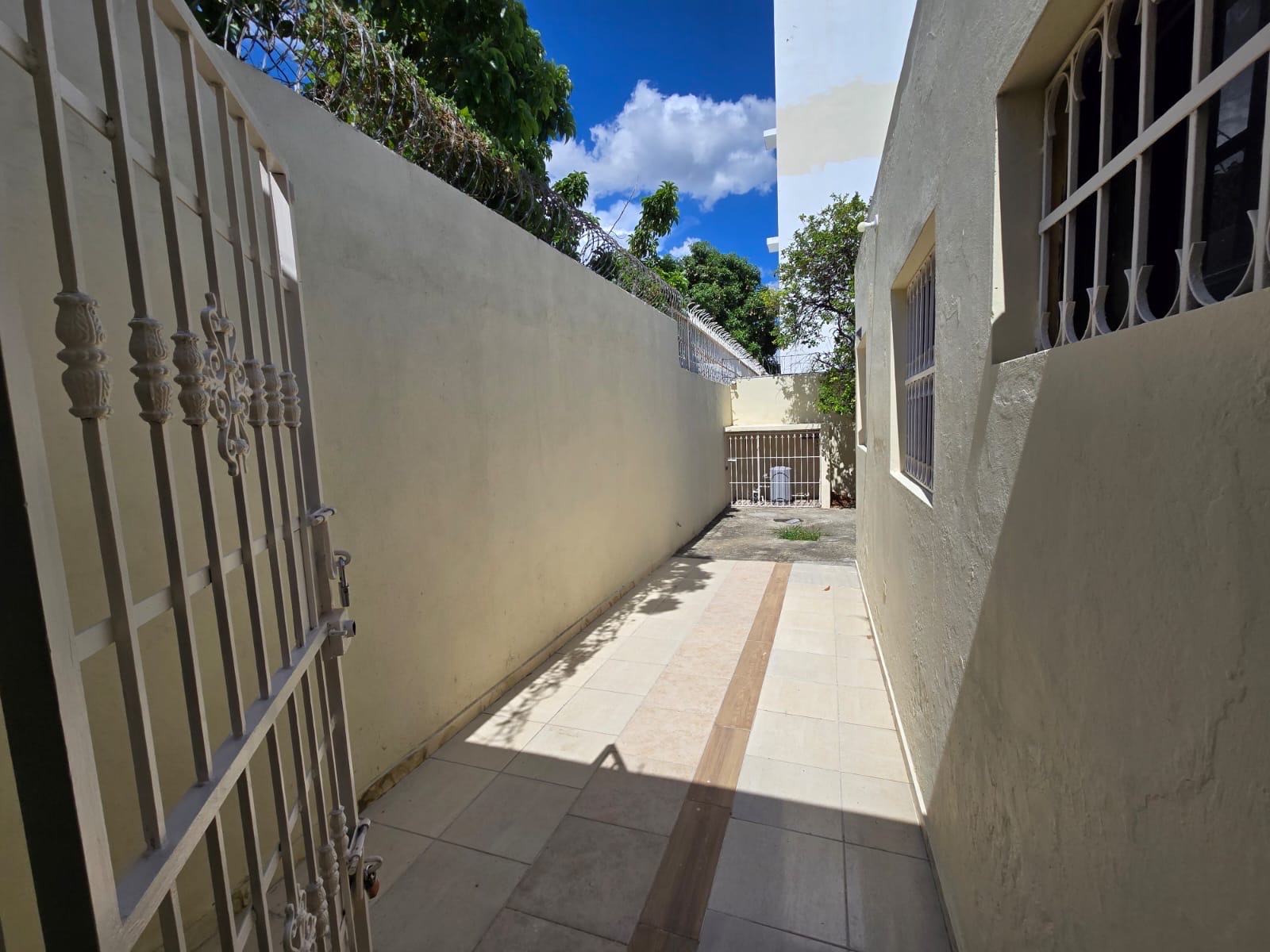 casas - Vendo hermosa casa en Residencial céntrico y tranquilo 8