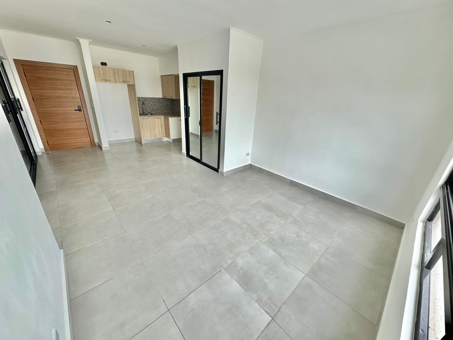 apartamentos - Alquiló Evaristo morales piso 8 dos habitaciones con su baño dos parqueos más es 1