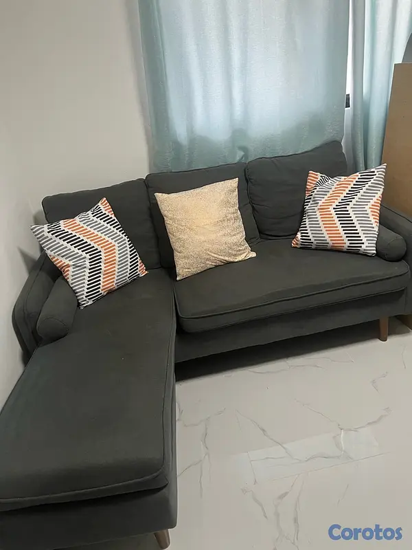 muebles y colchones - Sofá en L moderno gris con puertos de carga USB – Excelente estado 3