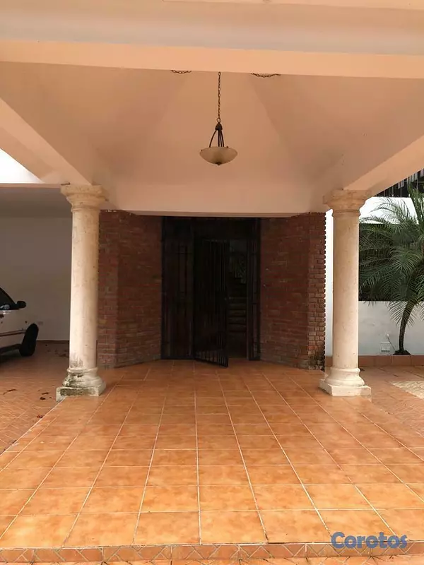 casas - Vendo amplia y acogedora casa en Arroyo Hondo 2