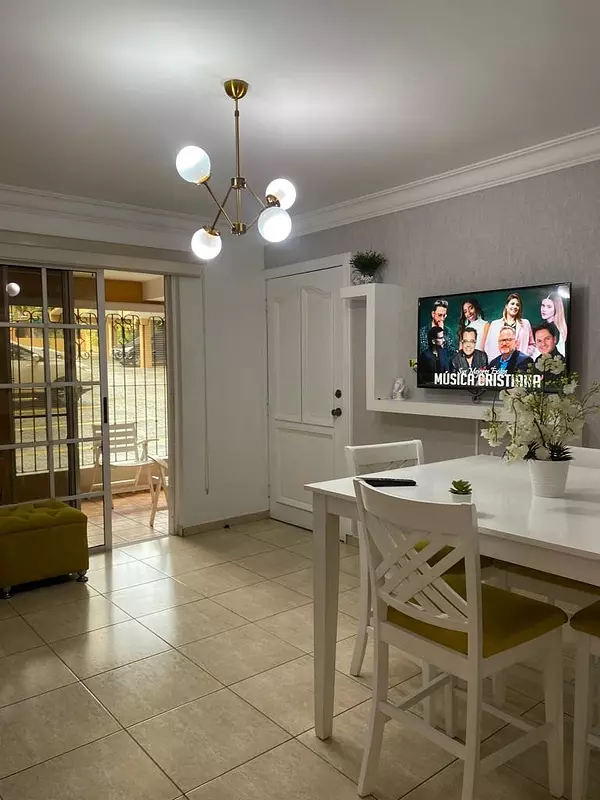 apartamentos - Sector Gazcue 
Entre Bolivar y Pasteur.. muy céntrico .
1 Hab 
1 1/2 baño 
1er n 7