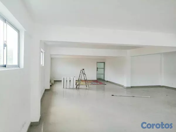 oficinas y locales comerciales - Alquiler local comercial amplio  5
