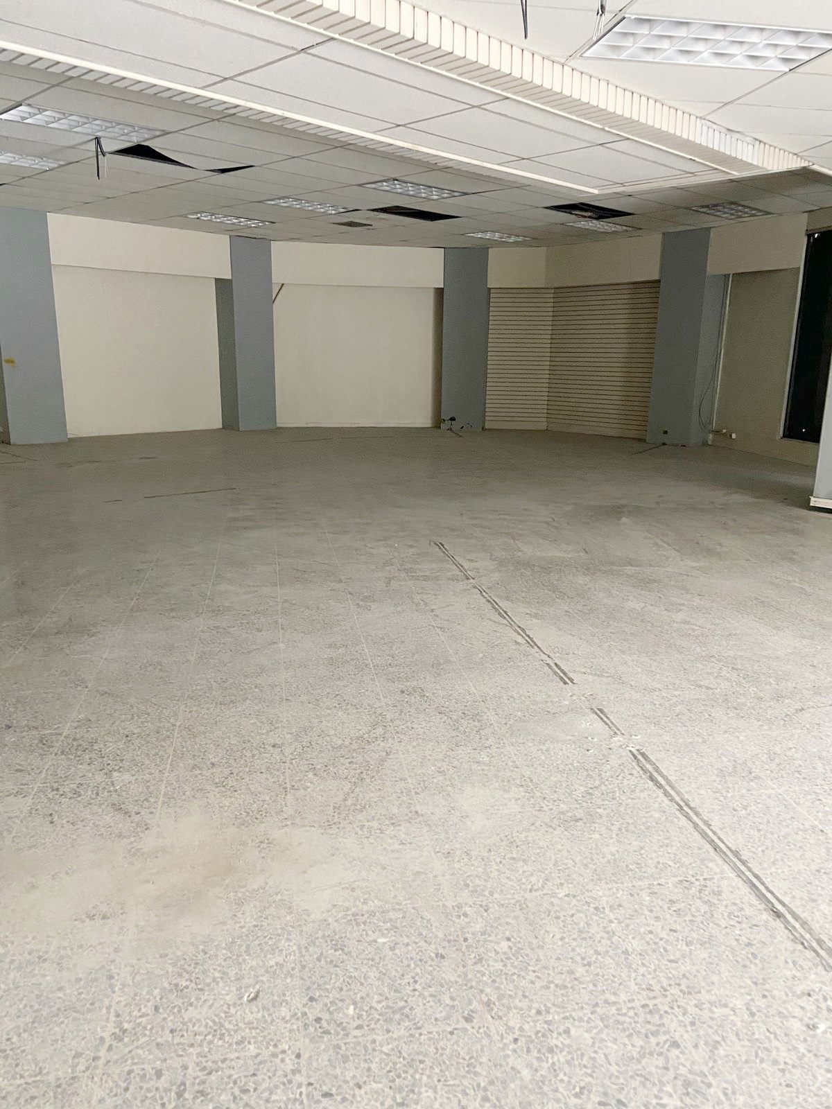 oficinas y locales comerciales - Local esquinero céntrico  2