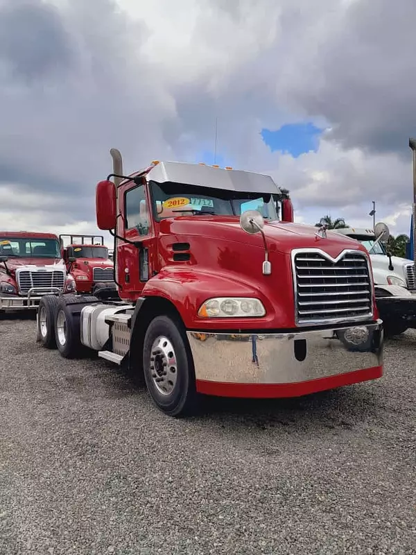 camiones y vehiculos pesados - MACK PINNACLE año 2012 2