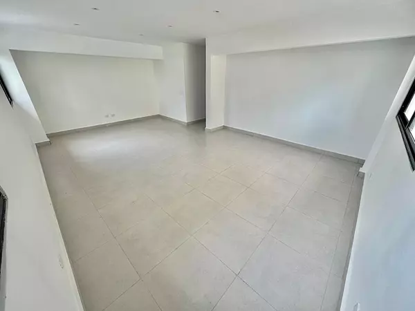 oficinas y locales comerciales - Local Comercial Nuevo en Alquiler – La Julia 9