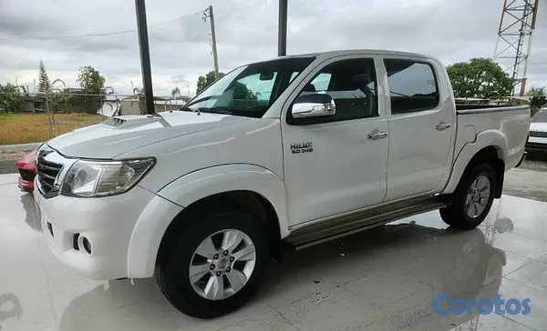 jeepetas y camionetas - 2013 Toyota Hilux SRV  5