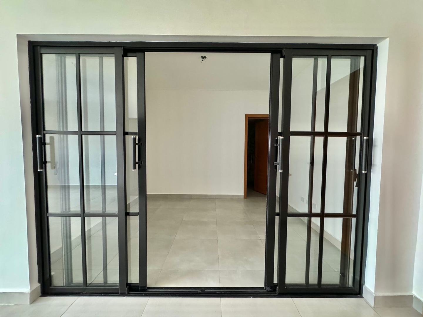 apartamentos - Alquiló Evaristo morales piso 8 dos habitaciones con su baño dos parqueos más es 2