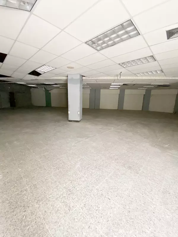 oficinas y locales comerciales - Local esquinero céntrico  4