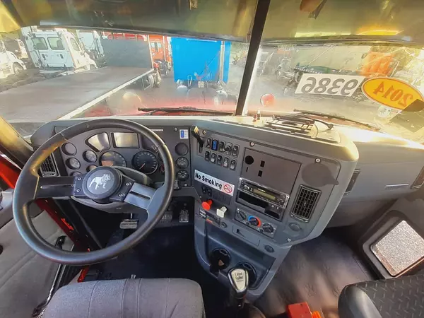 camiones y vehiculos pesados - MACK PINNACLE año 2012 3