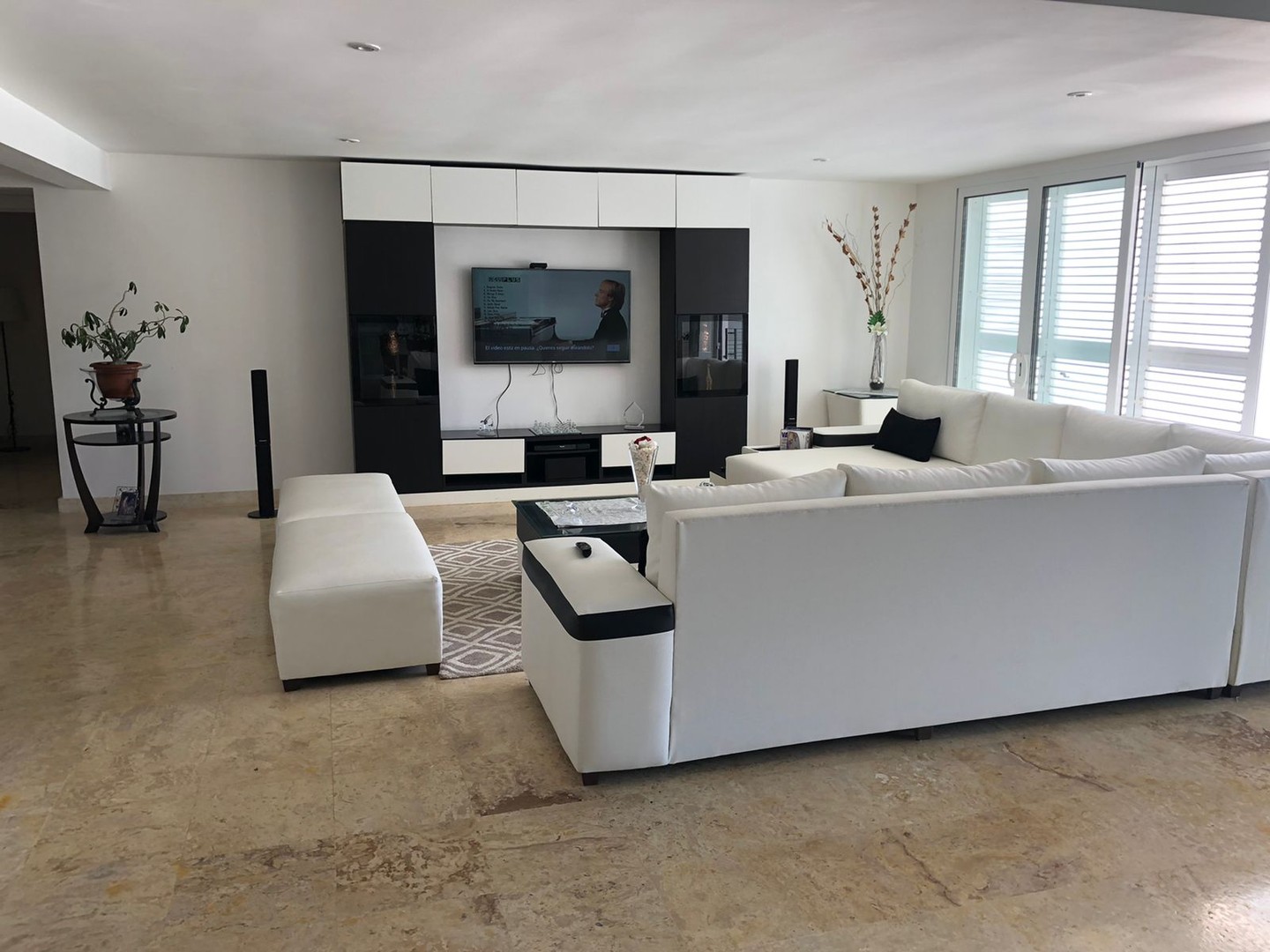casas vacacionales y villas - Villa 2 niveles en punta cana 2,200 mts 
 2