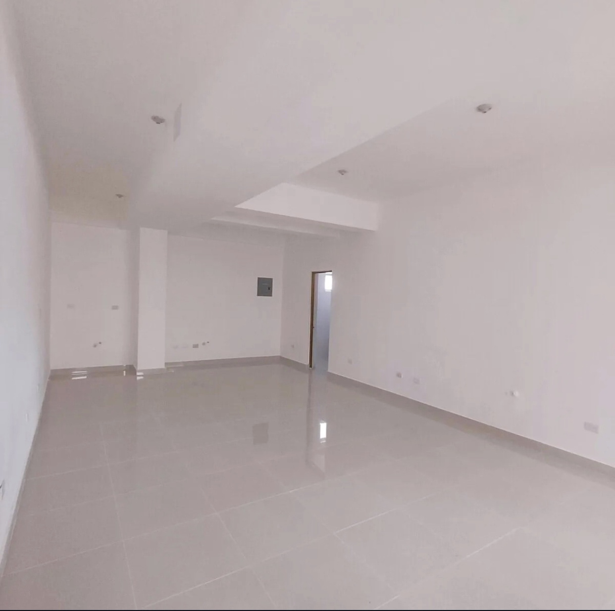 oficinas y locales comerciales - Alquiler local céntrico en el Mirador  2