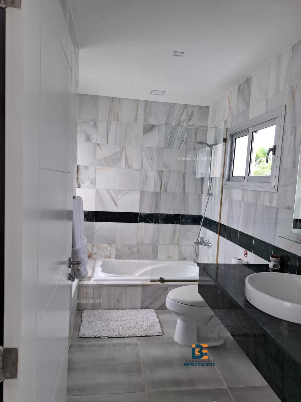 casas vacacionales y villas - VENDO Hermosa Villa en PLAYA NUEVA ROMANA 9